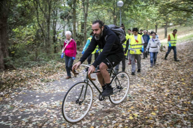 Más de 120 voluntarios y voluntarias se han congregado este sábado para participar en la limpieza del río Sadar