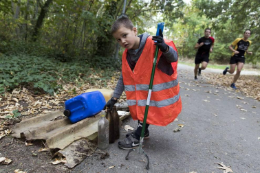 Más de 120 voluntarios y voluntarias se han congregado este sábado para participar en la limpieza del río Sadar