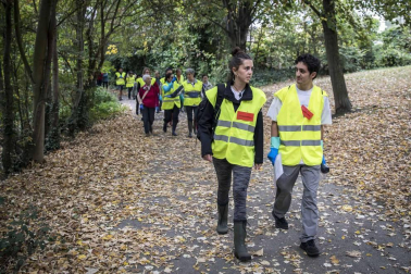 Más de 120 voluntarios y voluntarias se han congregado este sábado para participar en la limpieza del río Sadar