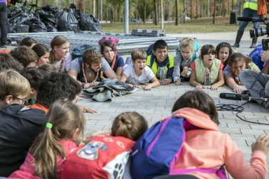 Más de 120 voluntarios y voluntarias se han congregado este sábado para participar en la limpieza del río Sadar