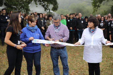Decenas de miles de personas participan este domingo en Alsasua en el Nafarroa Oinez 2018, la fiesta de las ikastolas de Navarra, que este año tiene el objetivo de recaudar fondos en apoyo al centro Iñigo Aritza.