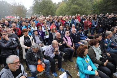 Decenas de miles de personas participan este domingo en Alsasua en el Nafarroa Oinez 2018, la fiesta de las ikastolas de Navarra, que este año tiene el objetivo de recaudar fondos en apoyo al centro Iñigo Aritza.