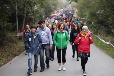 Decenas de miles de personas participan este domingo en Alsasua en el Nafarroa Oinez 2018, la fiesta de las ikastolas de Navarra, que este año tiene el objetivo de recaudar fondos en apoyo al centro Iñigo Aritza.
