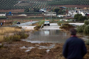 Fotos de las fuertes lluvias que han causado numerosas incidencias durante este domingo en Málaga.