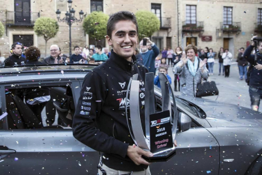 La localidad del deportista se volcó en la celebración del título de campeón de TCR Europe.
