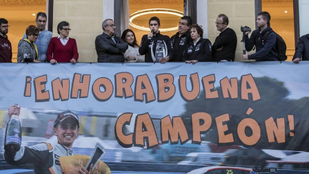 La localidad del deportista se volcó en la celebración del título de campeón de TCR Europe.