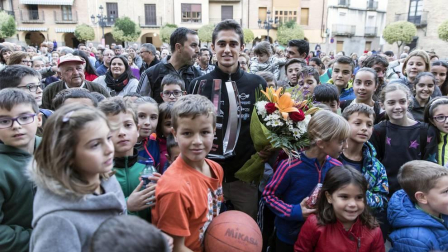 La localidad del deportista se volcó en la celebración del título de campeón de TCR Europe.