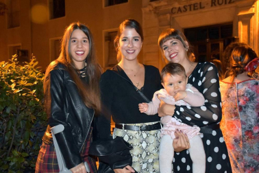 El 20 de octubre, la capital ribera celebró por primera vez el Día del Casco Antiguo. Una jornada en la que participaron 10 colectivos y entidades de la ciudad: Cruz Roja, Avanvida, Elkarkide, Nuevo Futuro, Asociación El Tazón de Santa Ana, Asociación La Romaní, Asociación Fotográfica Tudelana, Asociación de Amigos de la Catedral de Tudela, Impulsores del proyecto Desadarve y Asociación de Vecinos del Casco Antiguo. La jornada contó con numerosas actividades, como talleres, visitas guiadas, exposiciones, photocall o charlas debate, y finalizó con la actuación del Estudio de flamenco “Alba Jiménez” en la Plaza Mercadal, evento al que acudió ¡Click!