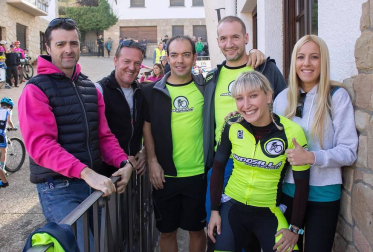 La Peña ciclista Luquin puso de nuevo en marcha su XXIV Trofeo, dedicado desde hace 19 años a la memoria de Jesús Urra. Ciclistas de diferentes edades, tanto en categoría masculina como femenina, se dieron cita en esta localidad para recorrer a dos ruedas los diferentes recorridos y distancias preparados por los organizadores.