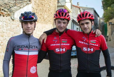 La Peña ciclista Luquin puso de nuevo en marcha su XXIV Trofeo, dedicado desde hace 19 años a la memoria de Jesús Urra. Ciclistas de diferentes edades, tanto en categoría masculina como femenina, se dieron cita en esta localidad para recorrer a dos ruedas los diferentes recorridos y distancias preparados por los organizadores.