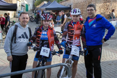 La Peña ciclista Luquin puso de nuevo en marcha su XXIV Trofeo, dedicado desde hace 19 años a la memoria de Jesús Urra. Ciclistas de diferentes edades, tanto en categoría masculina como femenina, se dieron cita en esta localidad para recorrer a dos ruedas los diferentes recorridos y distancias preparados por los organizadores.