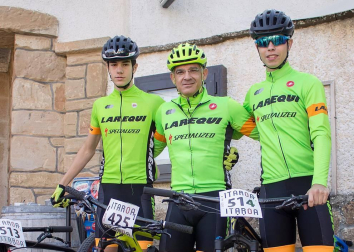 La Peña ciclista Luquin puso de nuevo en marcha su XXIV Trofeo, dedicado desde hace 19 años a la memoria de Jesús Urra. Ciclistas de diferentes edades, tanto en categoría masculina como femenina, se dieron cita en esta localidad para recorrer a dos ruedas los diferentes recorridos y distancias preparados por los organizadores.