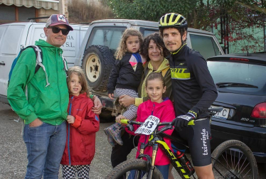 La Peña ciclista Luquin puso de nuevo en marcha su XXIV Trofeo, dedicado desde hace 19 años a la memoria de Jesús Urra. Ciclistas de diferentes edades, tanto en categoría masculina como femenina, se dieron cita en esta localidad para recorrer a dos ruedas los diferentes recorridos y distancias preparados por los organizadores.