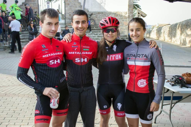 La Peña ciclista Luquin puso de nuevo en marcha su XXIV Trofeo, dedicado desde hace 19 años a la memoria de Jesús Urra. Ciclistas de diferentes edades, tanto en categoría masculina como femenina, se dieron cita en esta localidad para recorrer a dos ruedas los diferentes recorridos y distancias preparados por los organizadores.