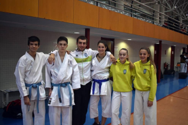 El sábado 20 de octubre, el Polideportivo Municipal de Villafranca acogió el Campeonato Navarro de Kata y Kumite Individual en categorías cadete y junior. En este torneo tomaron parte más de 50 karatecas pertenecientes a una docena de clubes navarros.