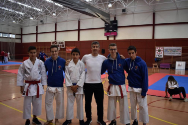 El sábado 20 de octubre, el Polideportivo Municipal de Villafranca acogió el Campeonato Navarro de Kata y Kumite Individual en categorías cadete y junior. En este torneo tomaron parte más de 50 karatecas pertenecientes a una docena de clubes navarros.