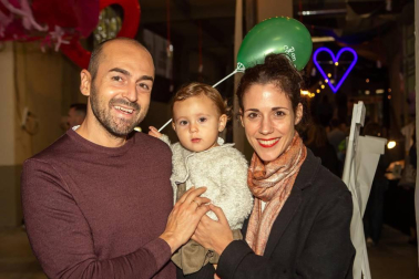Ame&Art Market, el festival de diseño independiente, arte, música y gastronomía, regresó a la Plaza de Toros de Pamplona el fin de semana del 20 y 21 de octubre. Un evento en el que se reunieron más de 60 marcas y diseños independientes y donde se pudo disfrutar también de la mejor gastronomía, conciertos, DJs, zona infantil, etc. Además, en esta edición también se pudo visitar una galería de arte de varios artistas locales.
