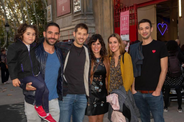Ame&Art Market, el festival de diseño independiente, arte, música y gastronomía, regresó a la Plaza de Toros de Pamplona el fin de semana del 20 y 21 de octubre. Un evento en el que se reunieron más de 60 marcas y diseños independientes y donde se pudo disfrutar también de la mejor gastronomía, conciertos, DJs, zona infantil, etc. Además, en esta edición también se pudo visitar una galería de arte de varios artistas locales.