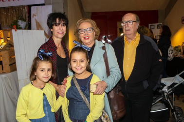 Ame&Art Market, el festival de diseño independiente, arte, música y gastronomía, regresó a la Plaza de Toros de Pamplona el fin de semana del 20 y 21 de octubre. Un evento en el que se reunieron más de 60 marcas y diseños independientes y donde se pudo disfrutar también de la mejor gastronomía, conciertos, DJs, zona infantil, etc. Además, en esta edición también se pudo visitar una galería de arte de varios artistas locales.