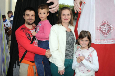 La Asociación de Padres y Madres Raimundo Lanas fue la encargada de lanzar el chupinazo que dio inicio a los festejos la tarde del viernes 19 de octubre. De entre todos los actos programados a lo largo del fin de semana, ¡Click! acompañó a los vecinos durante la gigantada del sábado. Además de la comparsa local también participaron las de Santacara, Rada, Caparroso, Castejón, Javier Bozal de Artica, Miranda de Arga, Orkoien, Zizurkil y Tudela.