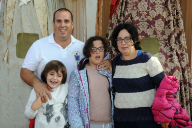 La Asociación de Padres y Madres Raimundo Lanas fue la encargada de lanzar el chupinazo que dio inicio a los festejos la tarde del viernes 19 de octubre. De entre todos los actos programados a lo largo del fin de semana, ¡Click! acompañó a los vecinos durante la gigantada del sábado. Además de la comparsa local también participaron las de Santacara, Rada, Caparroso, Castejón, Javier Bozal de Artica, Miranda de Arga, Orkoien, Zizurkil y Tudela.