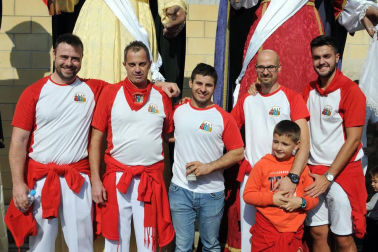 La Asociación de Padres y Madres Raimundo Lanas fue la encargada de lanzar el chupinazo que dio inicio a los festejos la tarde del viernes 19 de octubre. De entre todos los actos programados a lo largo del fin de semana, ¡Click! acompañó a los vecinos durante la gigantada del sábado. Además de la comparsa local también participaron las de Santacara, Rada, Caparroso, Castejón, Javier Bozal de Artica, Miranda de Arga, Orkoien, Zizurkil y Tudela.