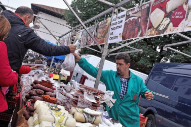 Decenas de caballos, vacas y ovejas, en la Feria de Elizondo