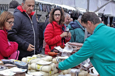 Decenas de caballos, vacas y ovejas, en la Feria de Elizondo