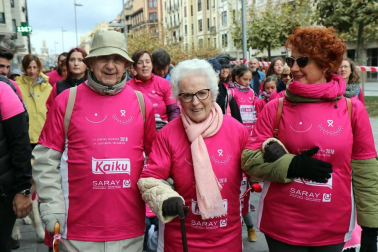 Más de 12.000 personas han participado este domingo en la VII carrera solidaria contra el cáncer de mama en Pamplona, organizada por Saray.