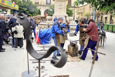 Imágenes de las ferias de artesanía y layas en Tafalla