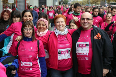 Más de 12.000 personas han participado este domingo en la VII carrera solidaria contra el cáncer de mama en Pamplona, organizada por Saray.