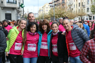 Más de 12.000 personas han participado este domingo en la VII carrera solidaria contra el cáncer de mama en Pamplona, organizada por Saray.