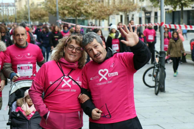 Más de 12.000 personas han participado este domingo en la VII carrera solidaria contra el cáncer de mama en Pamplona, organizada por Saray.