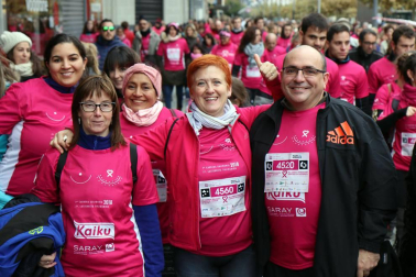 Más de 12.000 personas han participado este domingo en la VII carrera solidaria contra el cáncer de mama en Pamplona, organizada por Saray.
