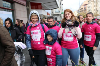 Más de 12.000 personas han participado este domingo en la VII carrera solidaria contra el cáncer de mama en Pamplona, organizada por Saray.
