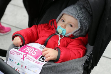 Más de 12.000 personas han participado este domingo en la VII carrera solidaria contra el cáncer de mama en Pamplona, organizada por Saray.