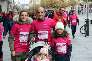 Más de 12.000 personas han participado este domingo en la VII carrera solidaria contra el cáncer de mama en Pamplona, organizada por Saray.
