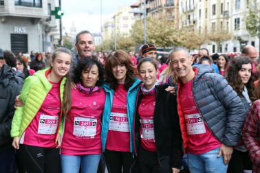 Más de 12.000 personas han participado este domingo en la VII carrera solidaria contra el cáncer de mama en Pamplona, organizada por Saray.