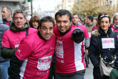 Más de 12.000 personas han participado este domingo en la VII carrera solidaria contra el cáncer de mama en Pamplona, organizada por Saray.