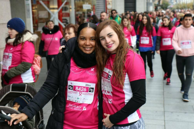 Más de 12.000 personas han participado este domingo en la VII carrera solidaria contra el cáncer de mama en Pamplona, organizada por Saray.
