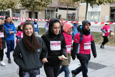 Más de 12.000 personas han participado este domingo en la VII carrera solidaria contra el cáncer de mama en Pamplona, organizada por Saray.