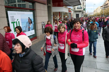Más de 12.000 personas han participado este domingo en la VII carrera solidaria contra el cáncer de mama en Pamplona, organizada por Saray.