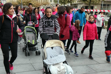 Más de 12.000 personas han participado este domingo en la VII carrera solidaria contra el cáncer de mama en Pamplona, organizada por Saray.