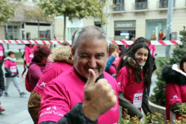 Más de 12.000 personas han participado este domingo en la VII carrera solidaria contra el cáncer de mama en Pamplona, organizada por Saray.