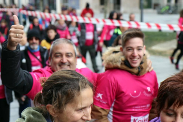 Más de 12.000 personas han participado este domingo en la VII carrera solidaria contra el cáncer de mama en Pamplona, organizada por Saray.