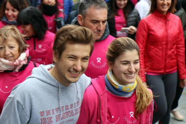 Más de 12.000 personas han participado este domingo en la VII carrera solidaria contra el cáncer de mama en Pamplona, organizada por Saray.