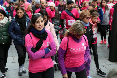 Más de 12.000 personas han participado este domingo en la VII carrera solidaria contra el cáncer de mama en Pamplona, organizada por Saray.