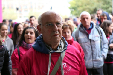 Más de 12.000 personas han participado este domingo en la VII carrera solidaria contra el cáncer de mama en Pamplona, organizada por Saray.
