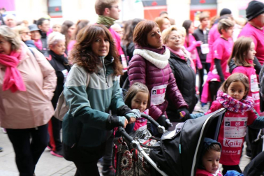 Más de 12.000 personas han participado este domingo en la VII carrera solidaria contra el cáncer de mama en Pamplona, organizada por Saray.