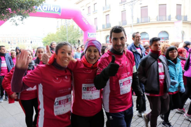 Más de 12.000 personas han participado este domingo en la VII carrera solidaria contra el cáncer de mama en Pamplona, organizada por Saray.